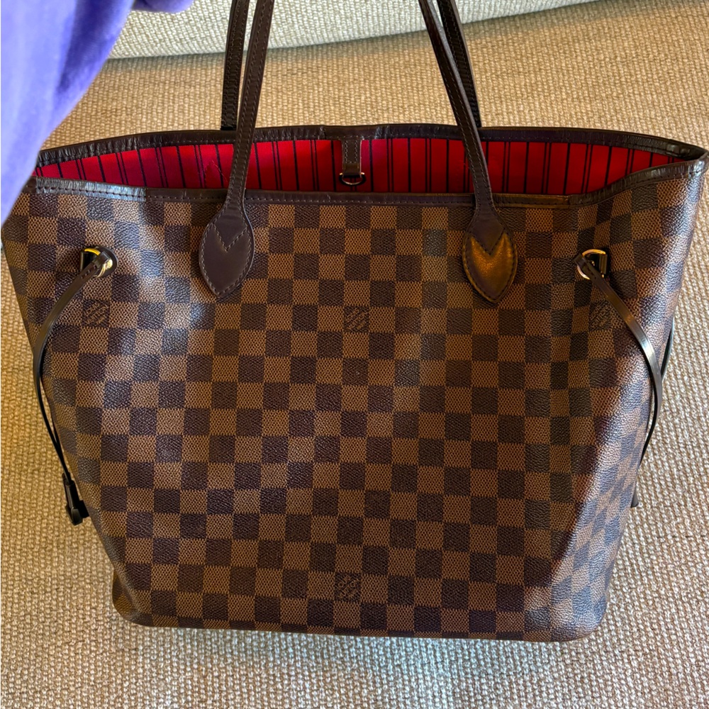 Louis Vuitton Neverfull MM in “Damier Ebene” with “cherry” interior! LIKE NEW!
